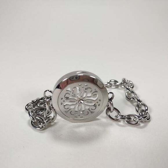 Aromatherapy Diffuser Silver Toned Bracelet With Magnetic Closure - Picture 1 of 5